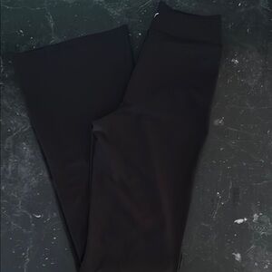 Old Navy Extra High-Rise Flare Leggings - Black - Size XS
